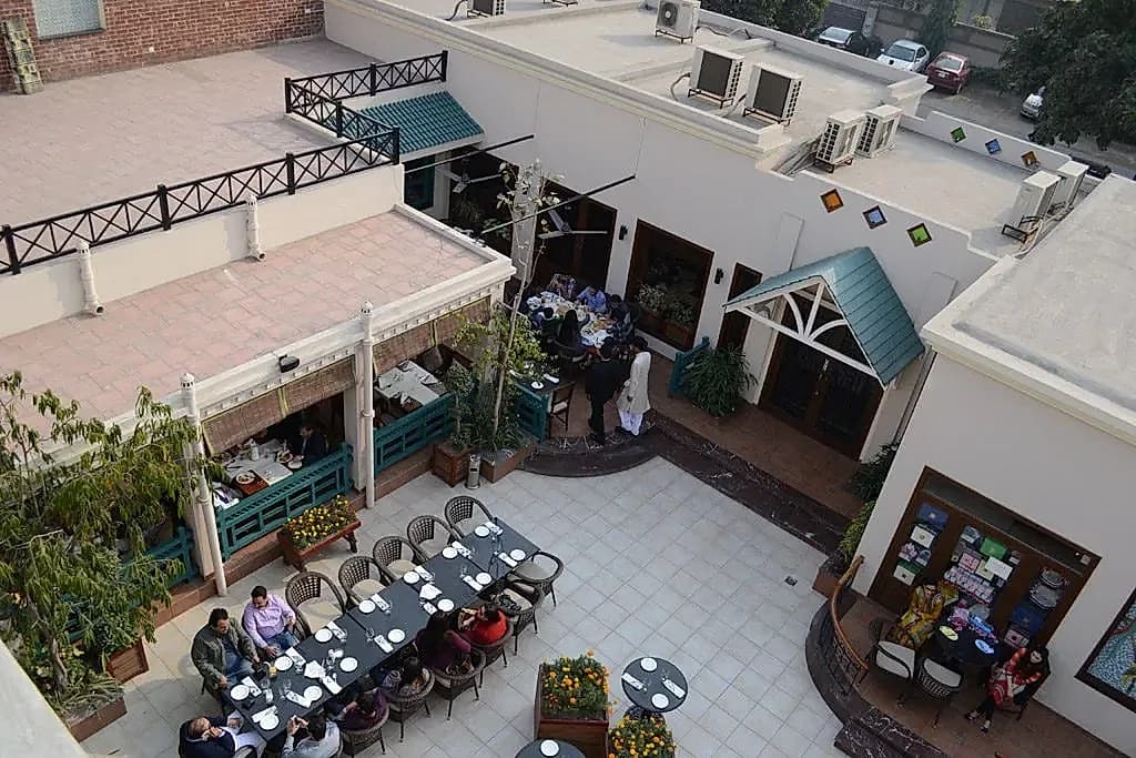Restaurant dishes packaged for online ordering